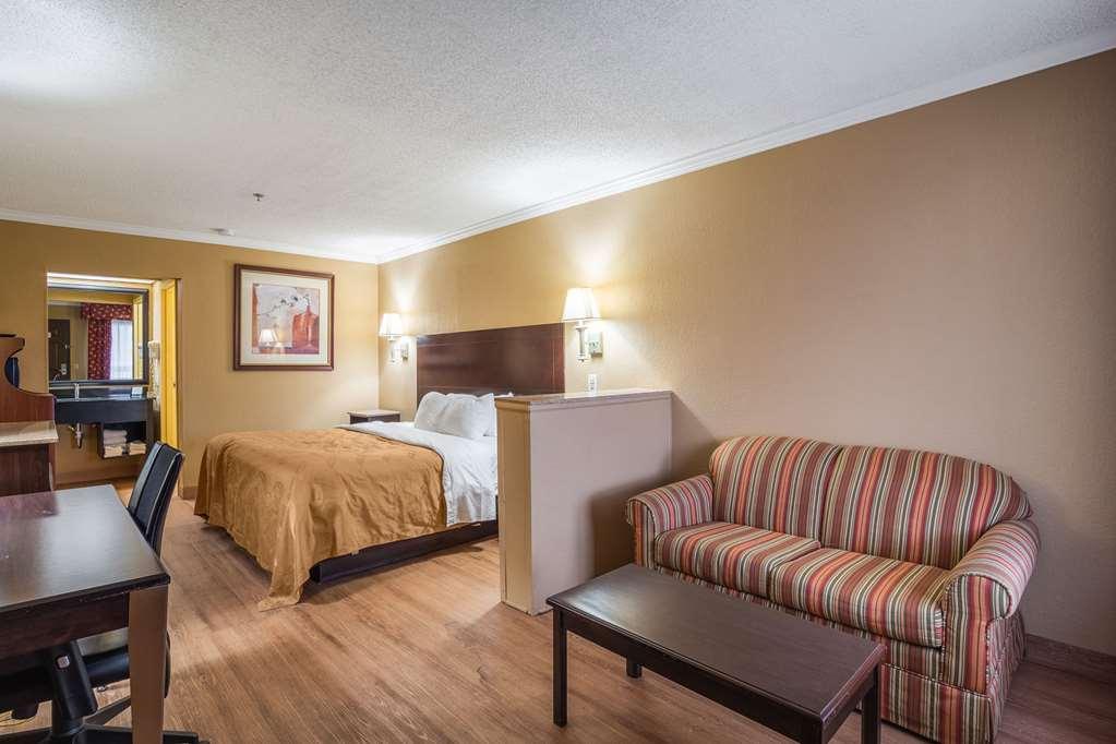 Quality Inn And Suites Ft Jackson Maingate Columbia Room photo