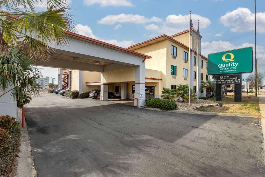 Quality Inn And Suites Ft Jackson Maingate Columbia Exterior photo