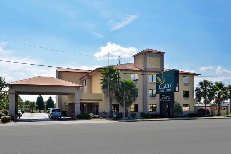 Quality Inn And Suites Ft Jackson Maingate Columbia Exterior photo