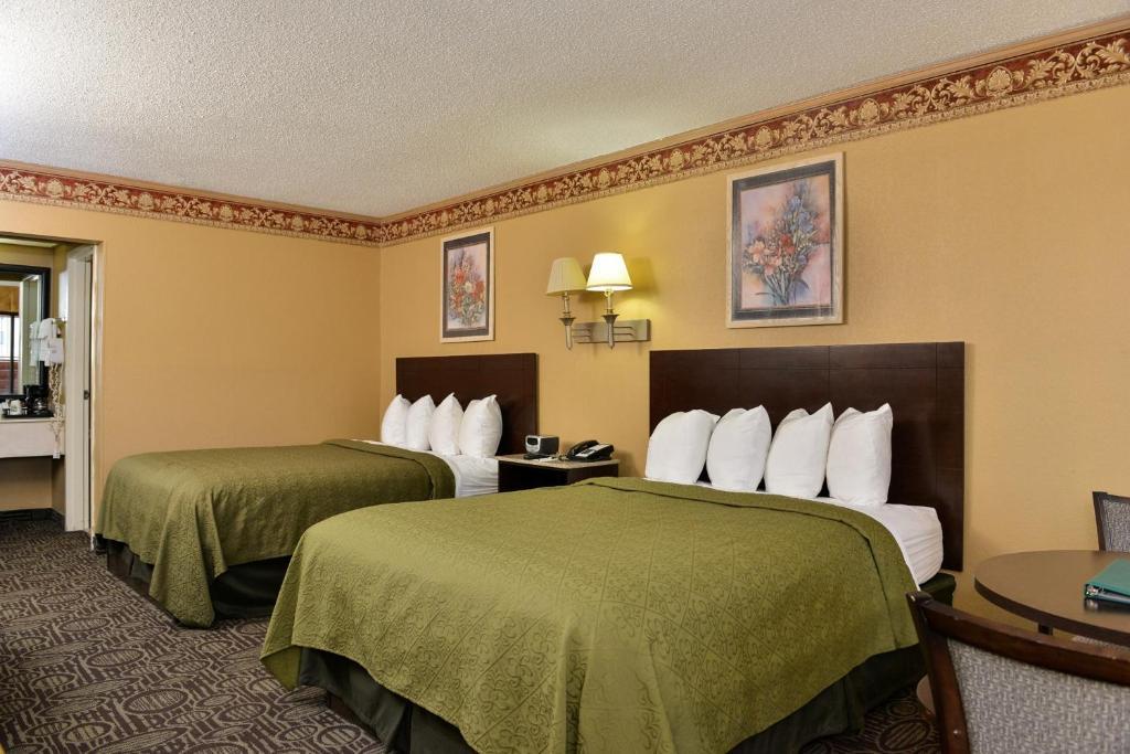 Quality Inn And Suites Ft Jackson Maingate Columbia Room photo